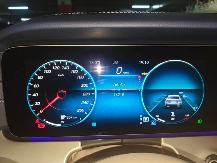 Фото 3 - Mercedes-Benz E-Class