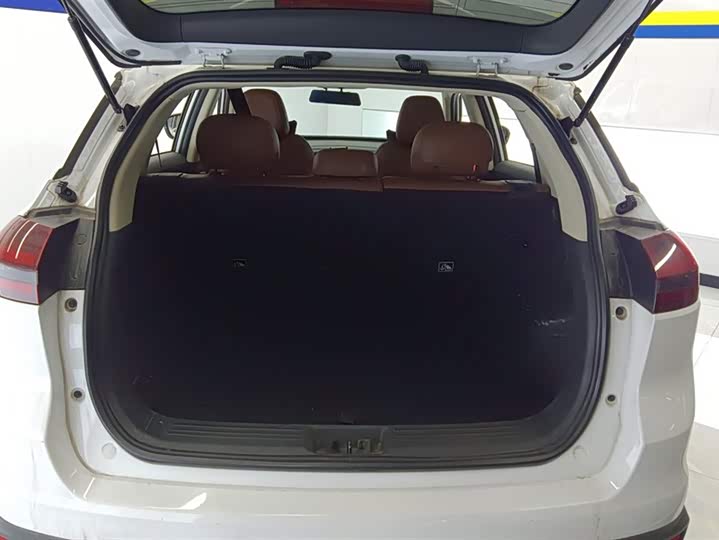 Фото 4 - Geely Atlas