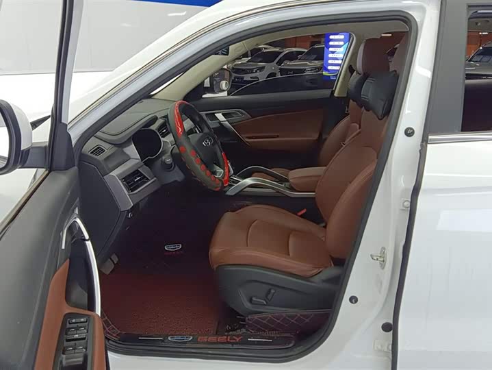 Фото 9 - Geely Atlas