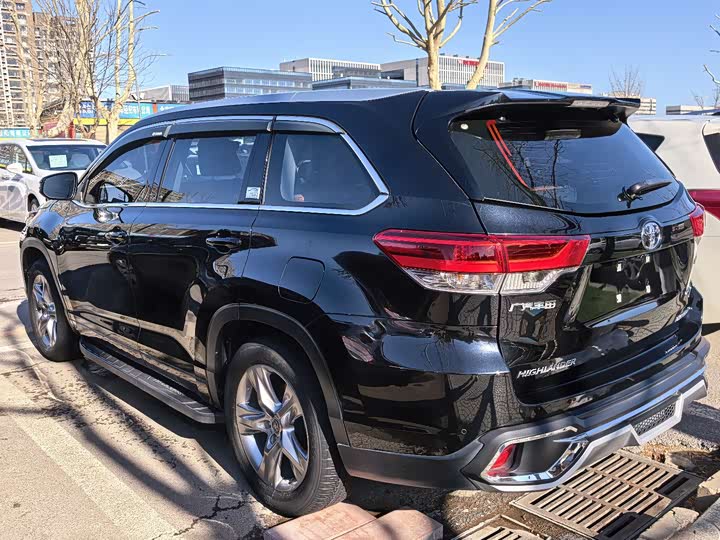 Фото 2 - Toyota Highlander