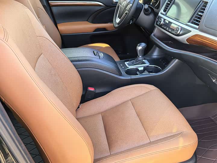 Фото 7 - Toyota Highlander