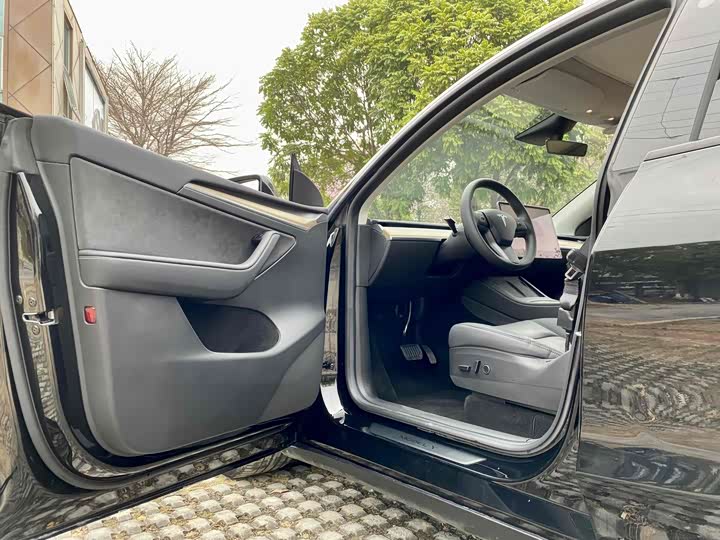 Фото 6 - Tesla Model Y