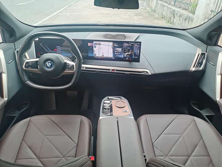 Фото 8 - BMW iX