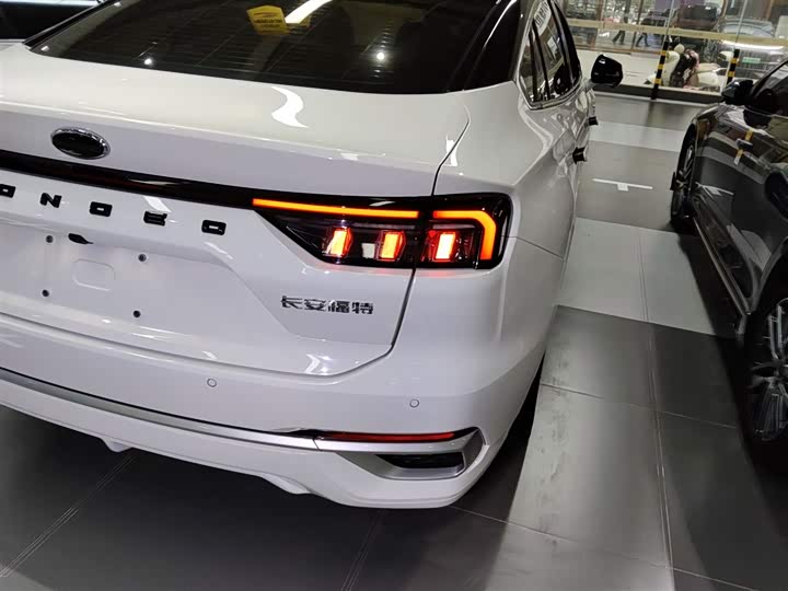 Фото 8 - Ford Mondeo