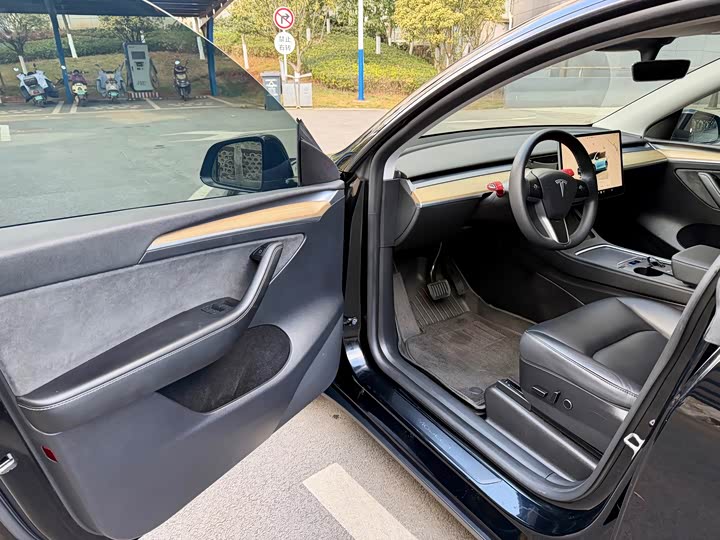 Фото 8 - Tesla Model Y