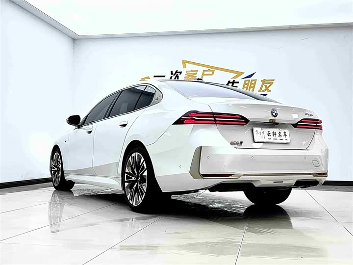 Фото 5 - BMW 5 Series