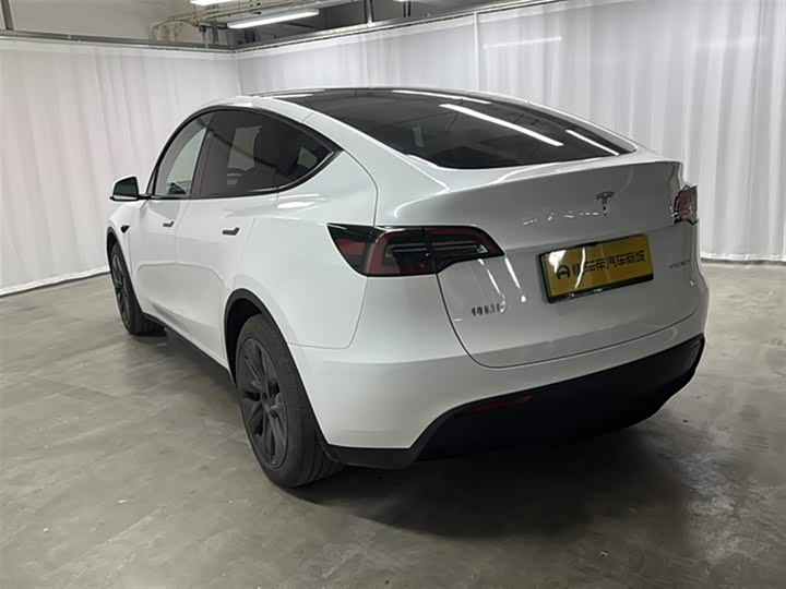 Фото 6 - Tesla Model Y