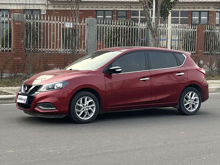 Фото 1 - Nissan Tiida