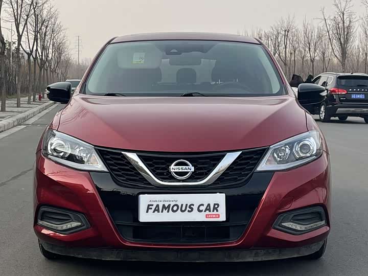 Фото 2 - Nissan Tiida