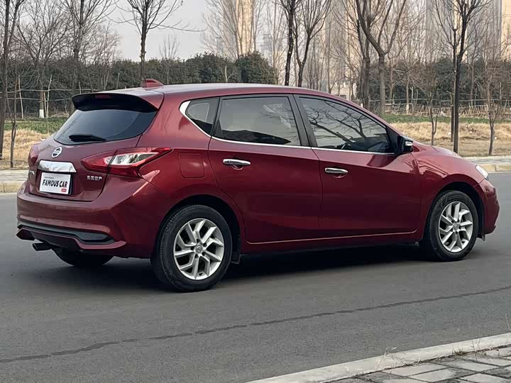 Фото 4 - Nissan Tiida