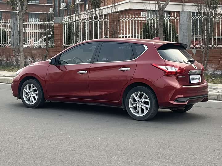 Фото 6 - Nissan Tiida