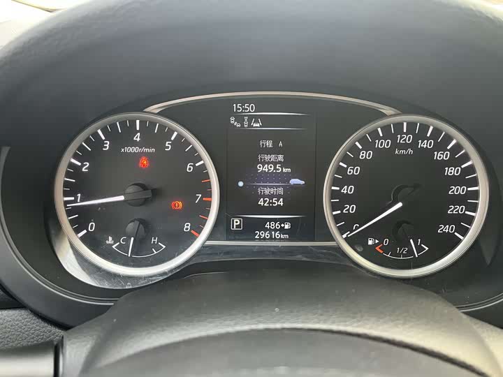 Фото 7 - Nissan Tiida