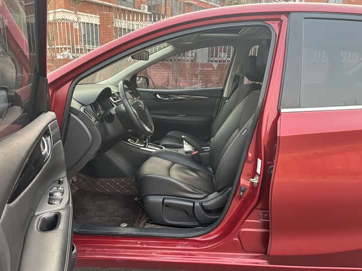 Фото 8 - Nissan Tiida