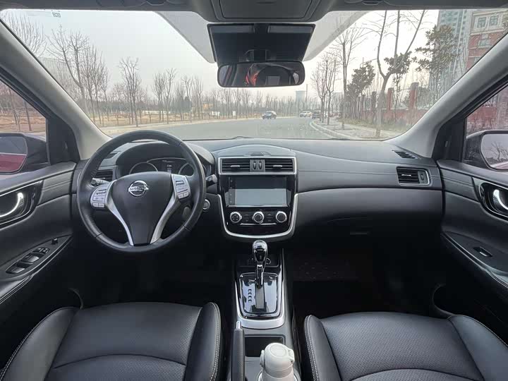 Фото 9 - Nissan Tiida