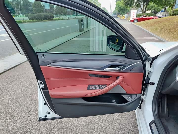 Фото 6 - BMW 5 Series