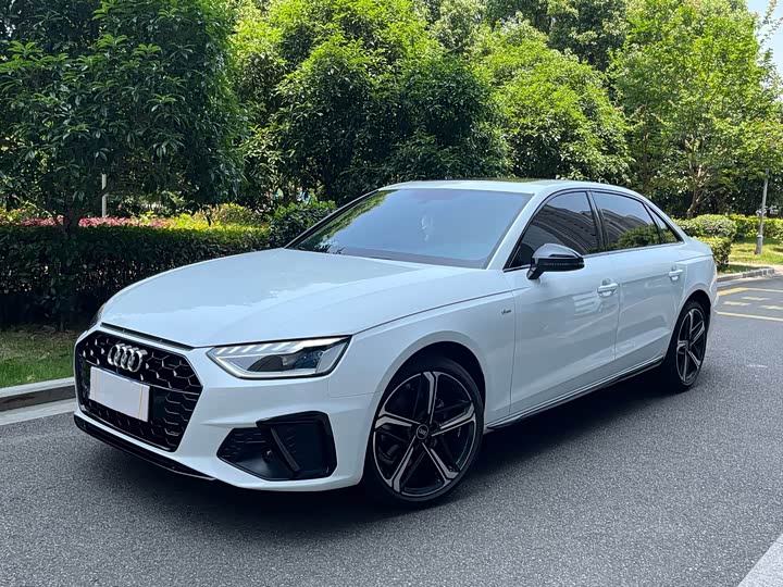 Фото 1 - Audi A4L