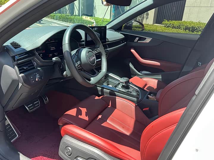 Фото 4 - Audi A4L