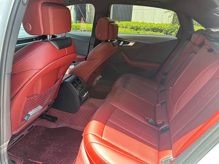 Фото 6 - Audi A4L