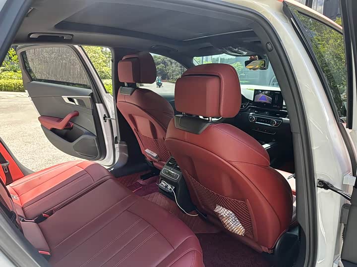 Фото 7 - Audi A4L