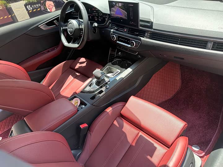 Фото 8 - Audi A4L