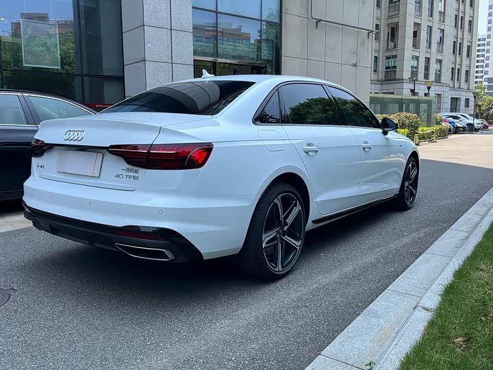 Фото 9 - Audi A4L