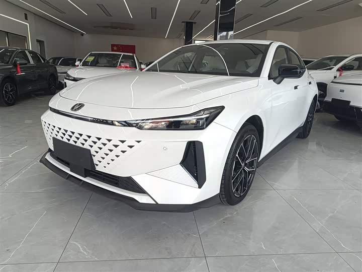 Фото 2 - Changan UNI-V Hybrid