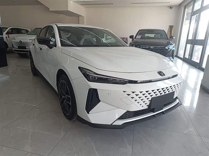 Фото 4 - Changan UNI-V Hybrid