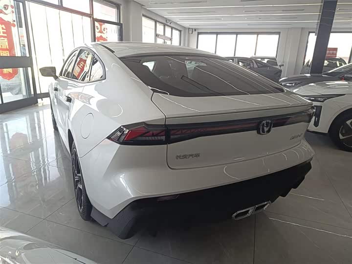 Фото 5 - Changan UNI-V Hybrid