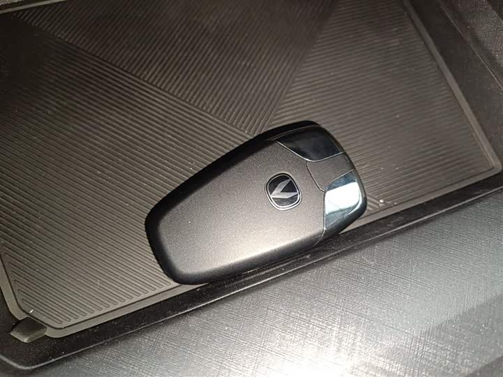 Фото 9 - Changan UNI-V Hybrid