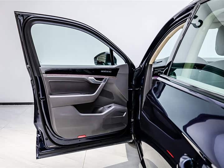 Фото 8 - Volkswagen Touareg