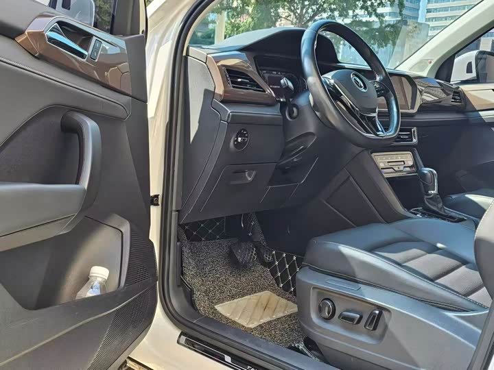 Фото 5 - Volkswagen Tharu