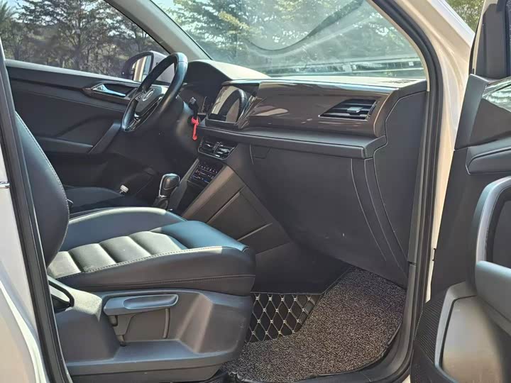 Фото 6 - Volkswagen Tharu