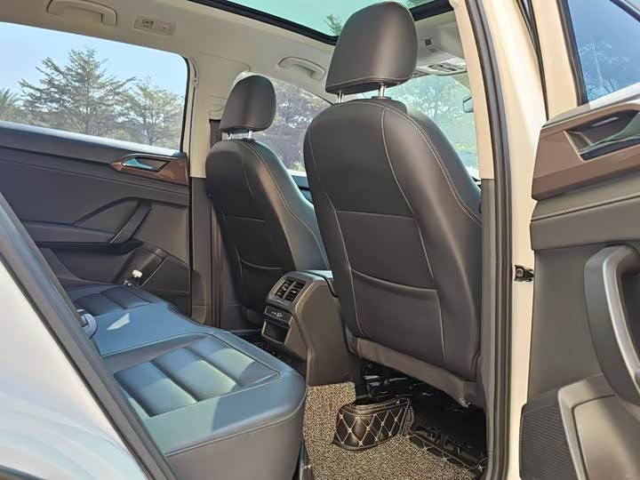 Фото 7 - Volkswagen Tharu