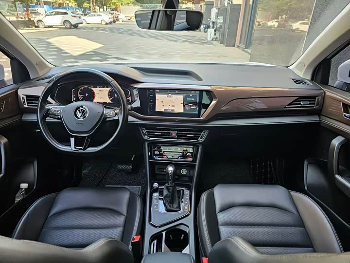 Фото 8 - Volkswagen Tharu