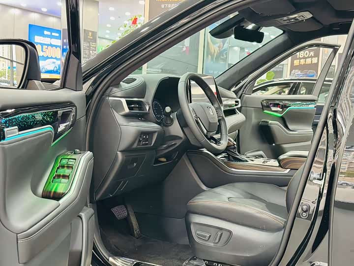 Фото 4 - Toyota Crown Kluger
