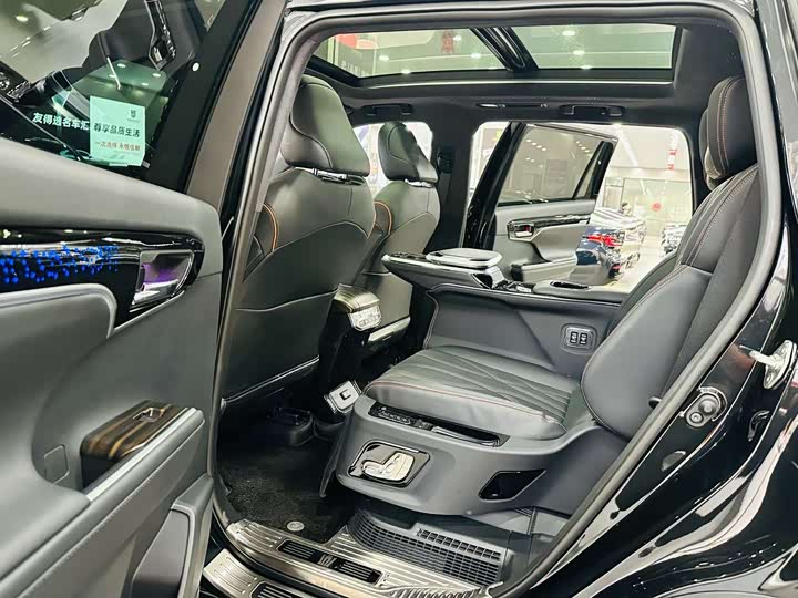 Фото 6 - Toyota Crown Kluger
