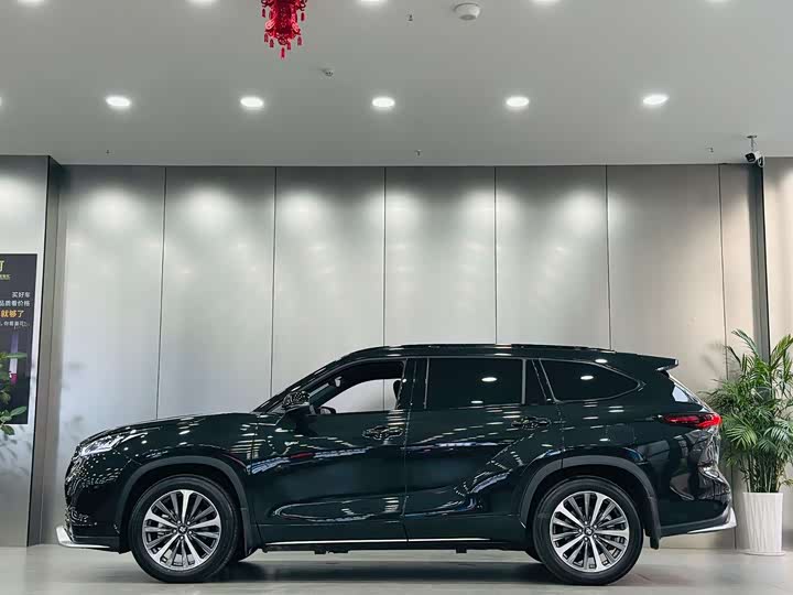 Фото 7 - Toyota Crown Kluger