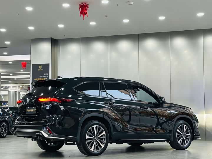 Фото 9 - Toyota Crown Kluger