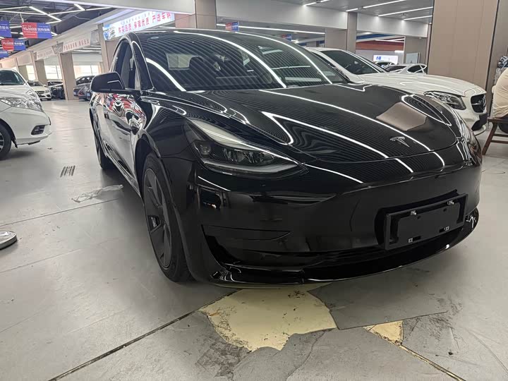 Фото 1 - Tesla Model 3
