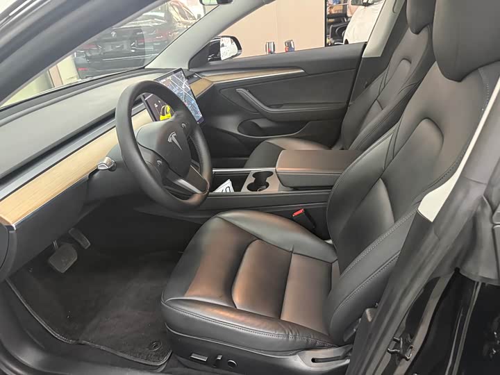 Фото 6 - Tesla Model 3