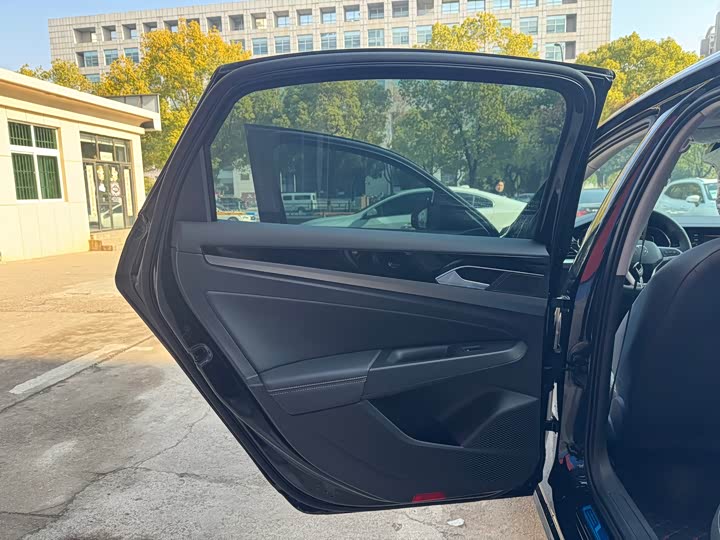 Фото 9 - Volkswagen Passat