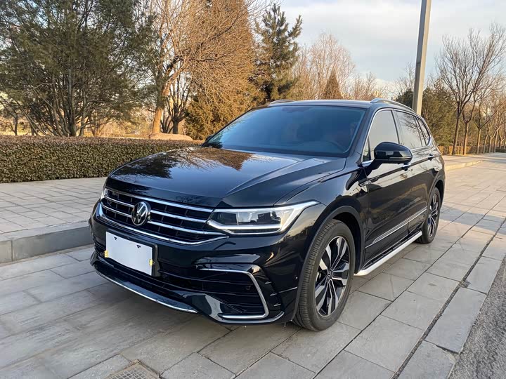 Фото 1 - Volkswagen Tiguan L Pro