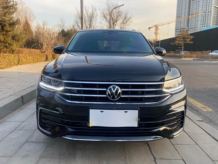 Фото 2 - Volkswagen Tiguan L Pro