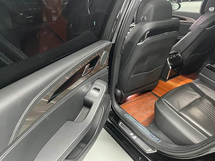 Фото 8 - Hongqi H9