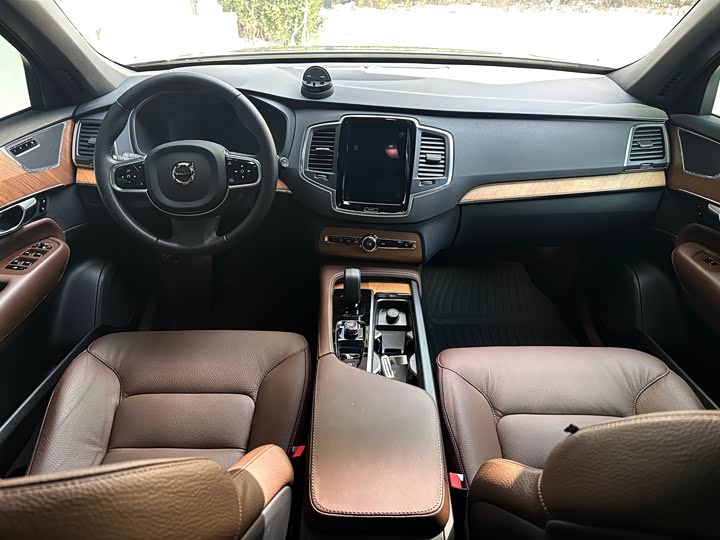 Фото 8 - Volvo XC90