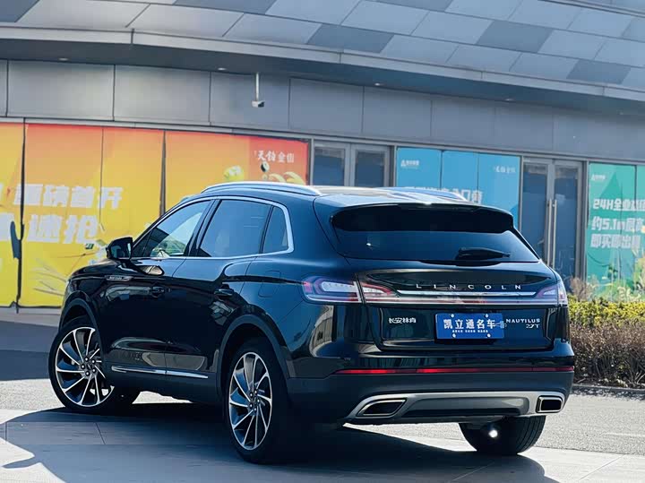 Фото 4 - Lincoln Nautilus