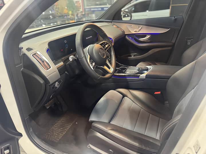 Фото 8 - Mercedes-Benz EQC