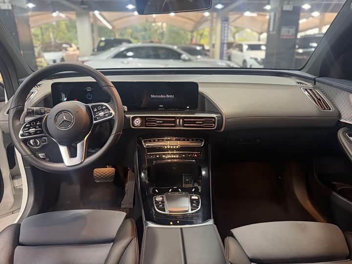 Фото 9 - Mercedes-Benz EQC