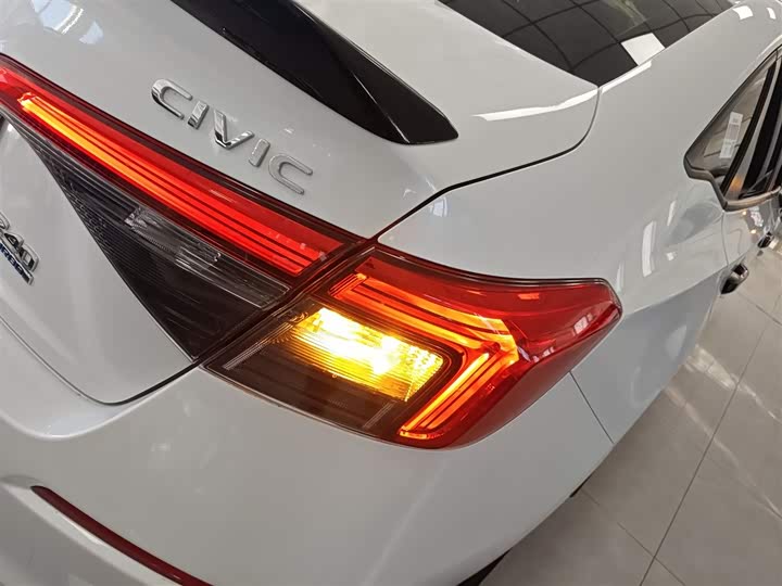 Фото 8 - Honda Civic