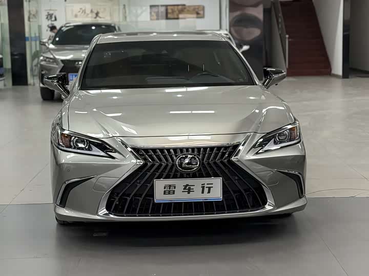 Фото 2 - Lexus ES